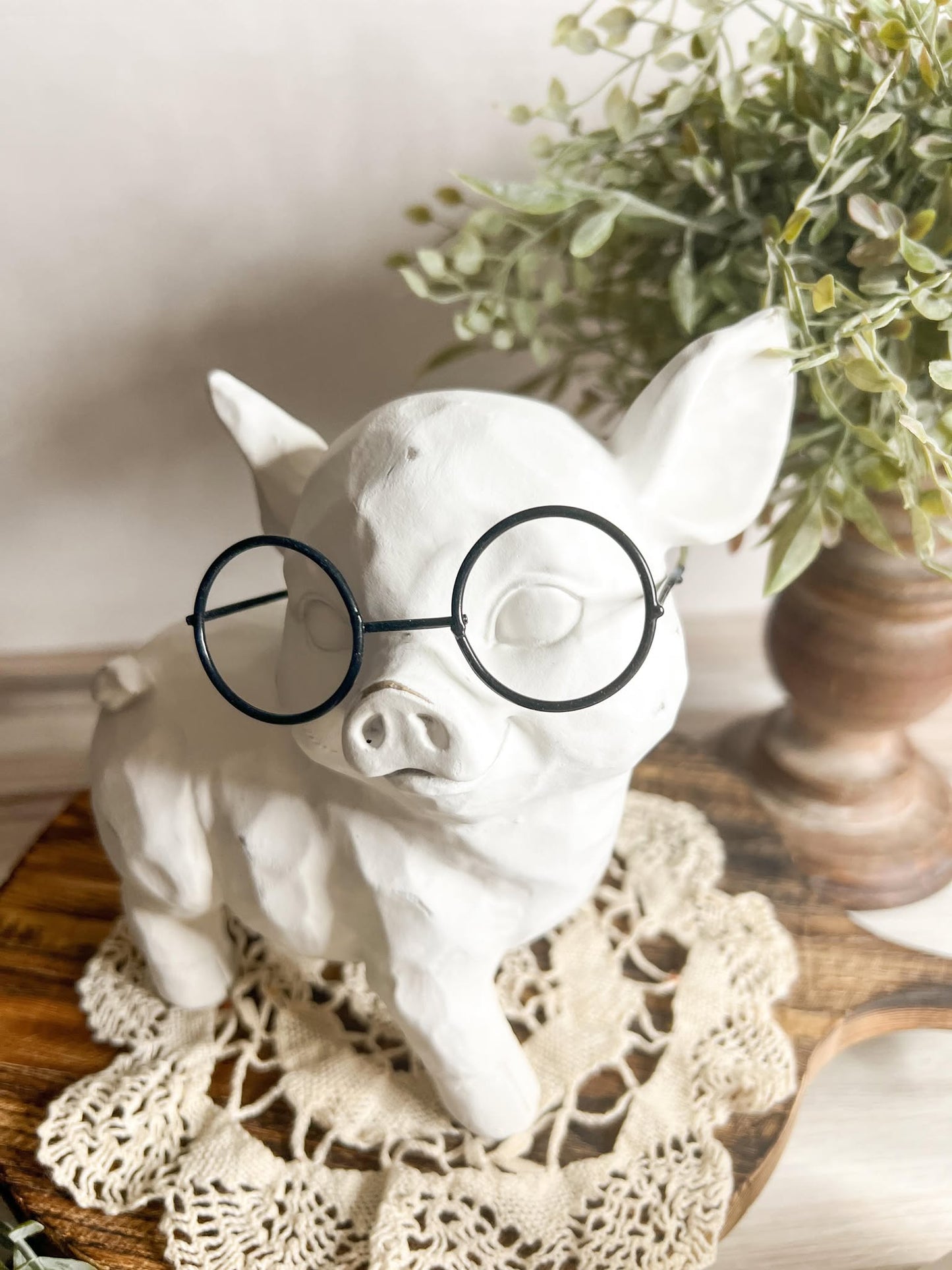Farmhouse Pig with glasses 6.5"