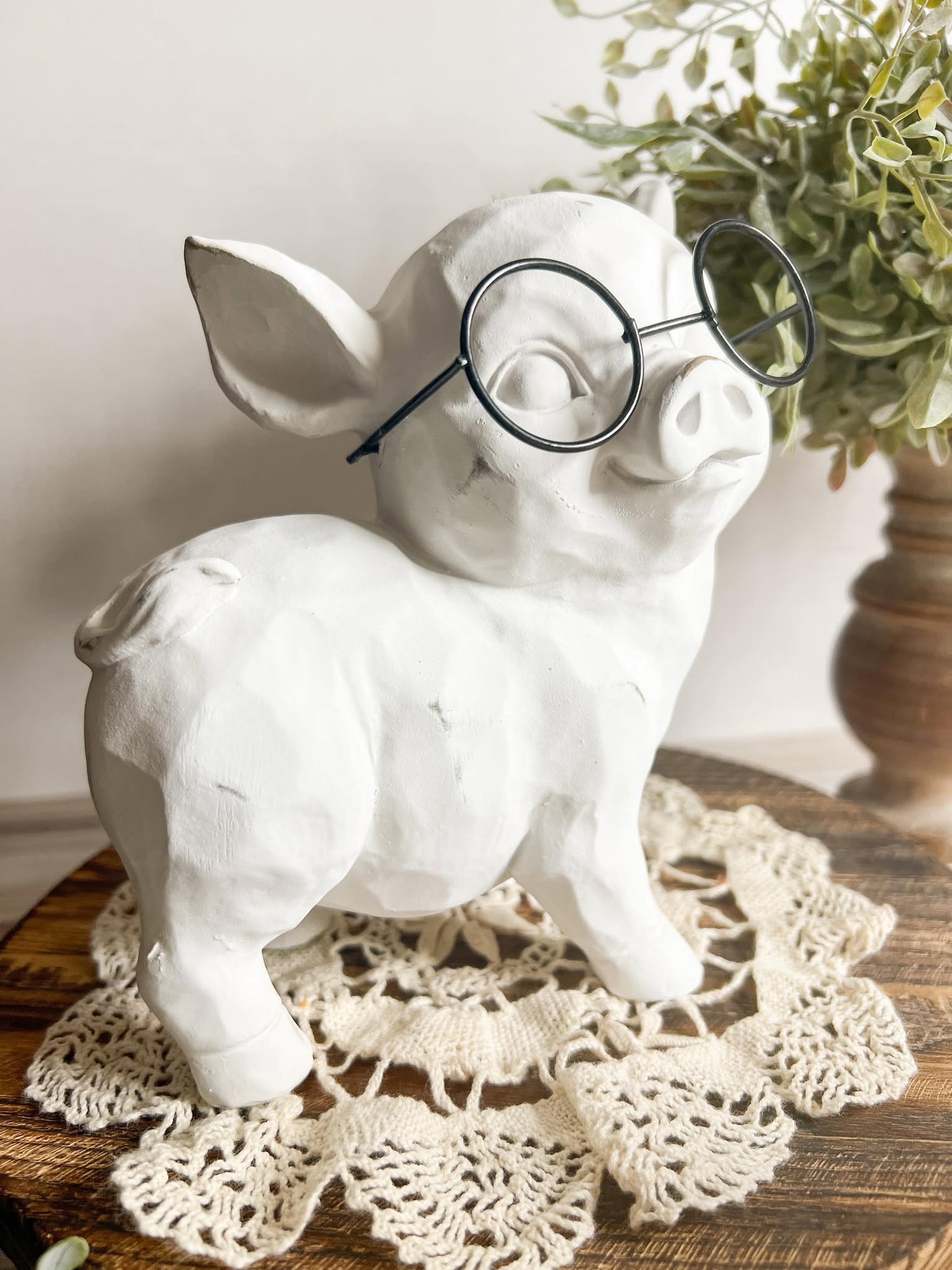 Farmhouse Pig with glasses 6.5"