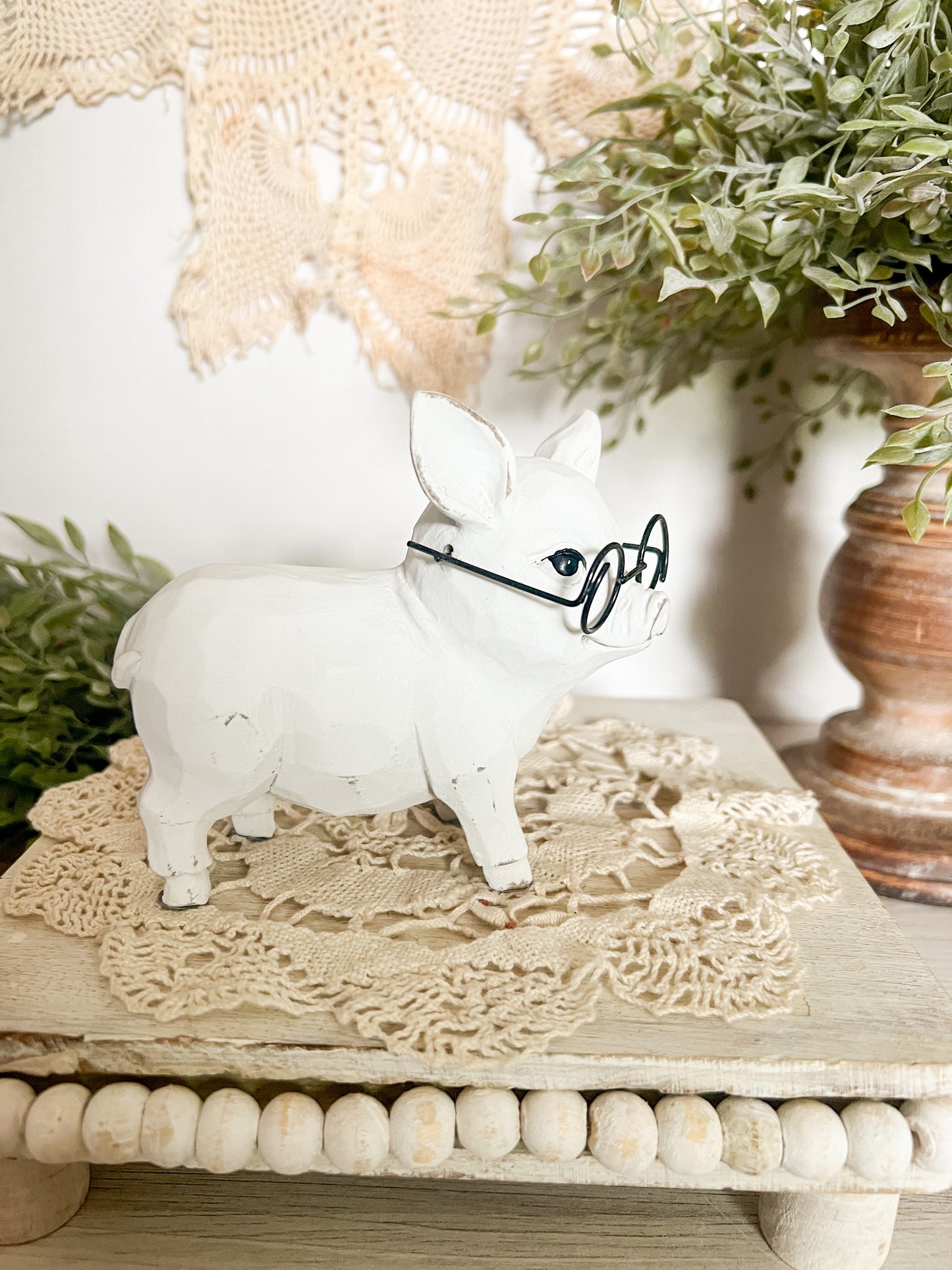 Farmhouse Pig with glasses 5"