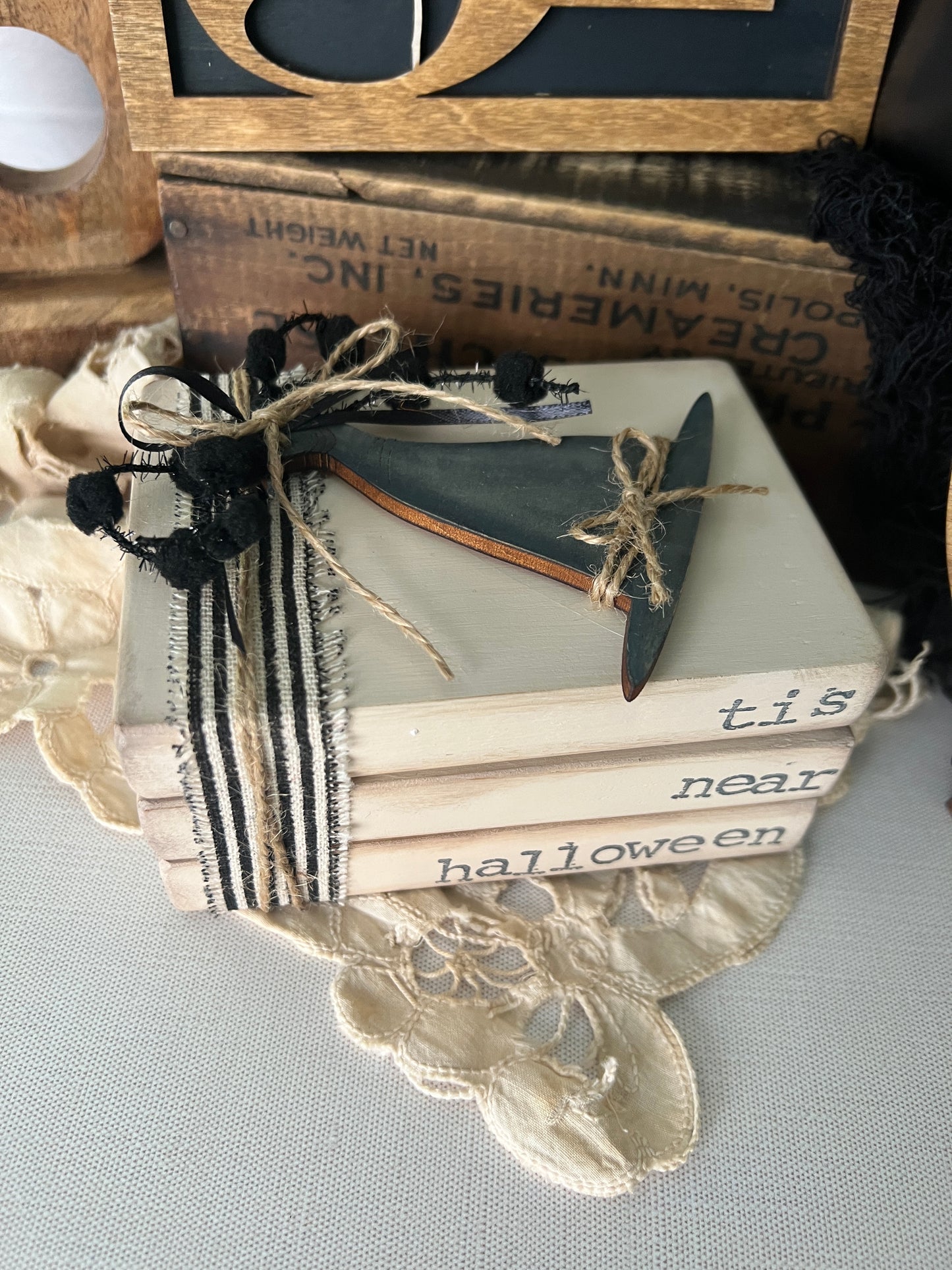 Witch's Hat ‘Tis Near Halloween’ Mini Book Stack