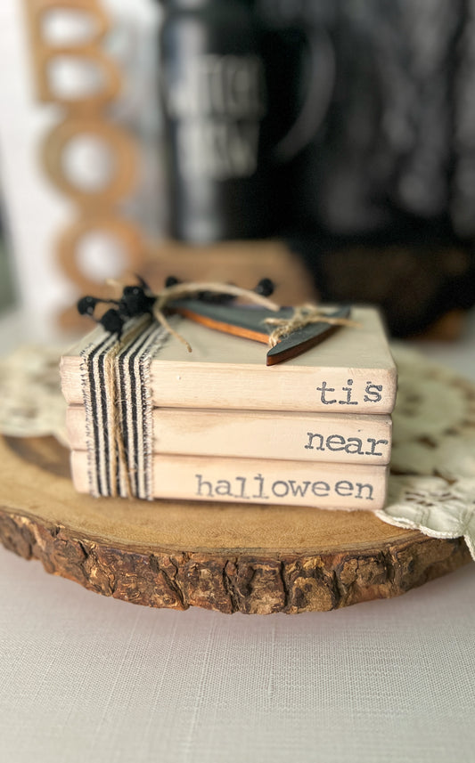 Witch's Hat ‘Tis Near Halloween’ Mini Book Stack