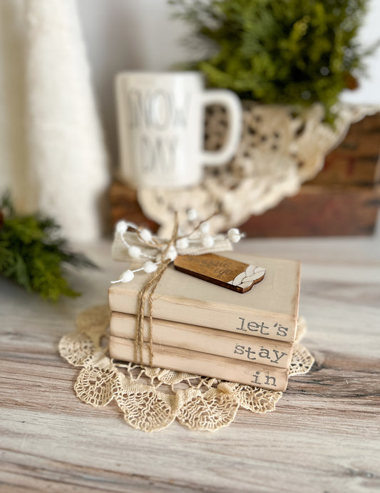 Winter Snuggle Up Mini Wooden Book Stack